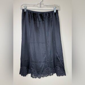 Vanity Fair Black Lace Trim Half Slip Size Medium
